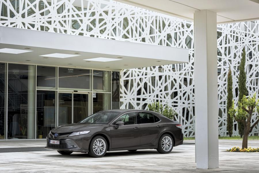  Toyota Camry Hybrid 2019 года  (EU) (фото 13 из 45)